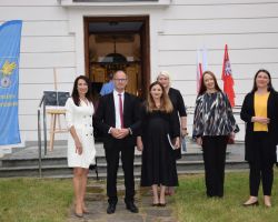 Iwona Kurowska, Wiesław Gąska oraz Panie występujące podczas koncertu