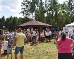 Ludzie zgromadzeni na wydarzeniu