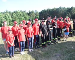 Zdjęcie grupowe MDP biorących udział w zawodach