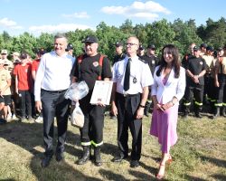 Przedstawiciel OSP z parlamentarzystami
