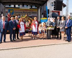 Sołectwo Chromin z wieńcem dożynkowym