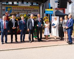 Sołectwo Filipówka z koszem dożynkowym