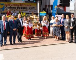 Sołectwo Łopacianka z wieńcem dożynkowym