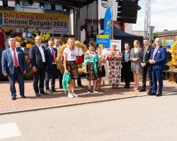 Sołectwo Słup Drugi z wieńcem dożynkowym