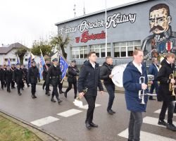 Korowód orkiestry dętej i sztandarów OSP