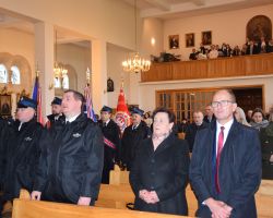 Wójt i Przewodnicząca Rady Gminy podczas mszy