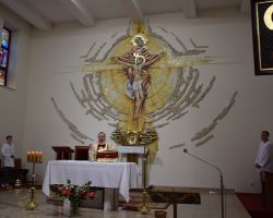 Ks. Proboszcz odprawiający mszę świętą
