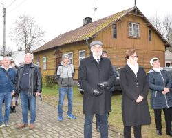 Ludzie zgromadzeni na uroczystości