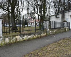 Ogrodzenie wokół zespołu dworsko-parkowego