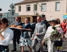 Przedstawiciele gminy, starostowie dożynek
