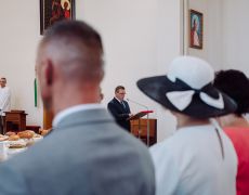 Ludzie w kościele