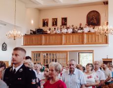 Ludzie w kościele