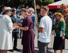 Przekazanie chleba na ręce Wójta - delegacja Filipówka