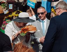 Przekazanie chleba - delegacja wsi Dudka