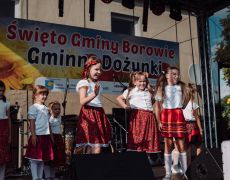 Grupa baletowa Dance Now podczas występu