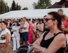 Ludzie zgromadzeni na wydarzeniu