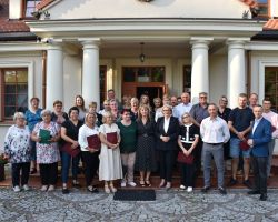 Zdjęcie grupowe sołtysów i przedstawicieli samorządu