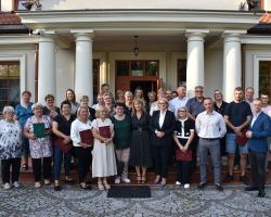 Zdjęcie grupowe sołtysów i przedstawicieli samorządu