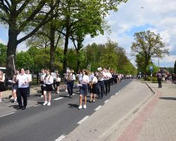 Przemarsz korowodem ulicami Borowia