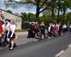 Przemarsz korowodu ulicami Borowia