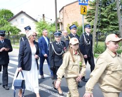 Przedstawiciele samorządu oraz strażacy