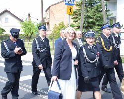 Przedstawiciele samorządu oraz strażacy