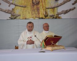 Ks. Proboszcz odprawia mszę