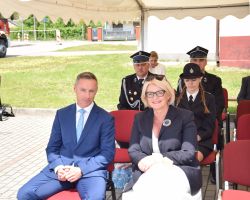Przedstawiciele samorządu pod namiotem