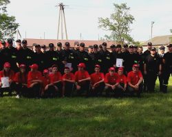 Zdjęcie przedstawia OSP i MDP Chromin po zawodach strażackich – 2017 r.