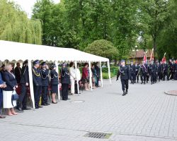 Przemarsz sztandarów z terenu gminy