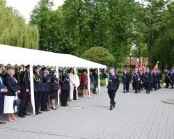 Przemarsz sztandarów z terenu gminy