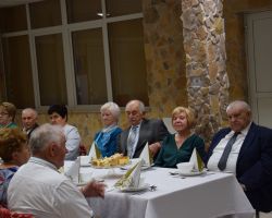 Pary medalowe za stołami