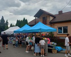 Stoiska KGW oraz ludzie