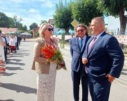Wójt Gminy Borowie z zaproszonymi gośćmi