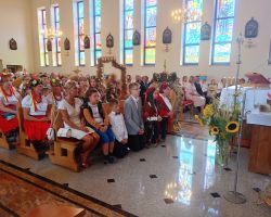 Ludzie podczas mszy świętej