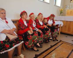 KGW Borowianki podcza mszy świętej