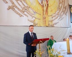 Wiceprzewodniczący Rady Gminy przy mównicy
