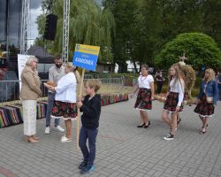 Przekazanie chleba dożynkowego przez sołectwo Kamionka