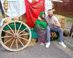 Fotobudka: Przewodniczący Rady Gminy z kobietą