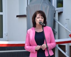 Janina Ewa Orzełowska podczas przemówienia