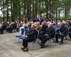 Goście oraz mieszkańcy obecni na obchodach