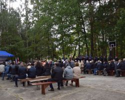 Goście oraz mieszkańcy obecni na obchodach