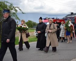Przedstawiciele samorządu oraz ksiądz