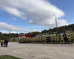 Zbiórka strażaków na ścieżce ekologicznej w Słupie Pierwszym