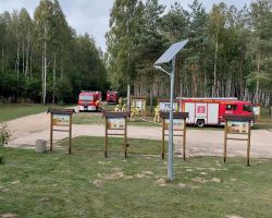Ćwiczenia strażackie na ścieżce edukacyjnej w Słupie Pierwszym