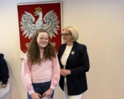 Wójt Gminy wraz z uczestniczką turnieju