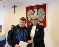 Wójt Gminy wraz z uczestnikiem turnieju